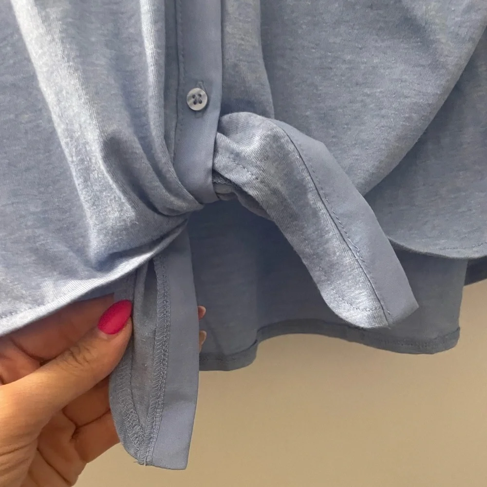 Old Navy Blue‎ button down tie up top size L